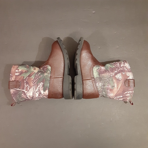 HEALTHTEX Faux Leather/Realtree Camo Boots Velcro/side closure. Like New Size 4C - Picture 3 of 12